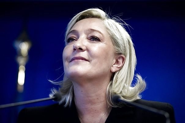 Würde Gerne An Den Füßen Von Marine Le Pen Zu Wichsen #35834495
