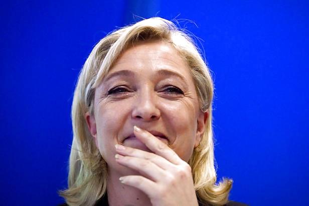 Würde Gerne An Den Füßen Von Marine Le Pen Zu Wichsen #35834503