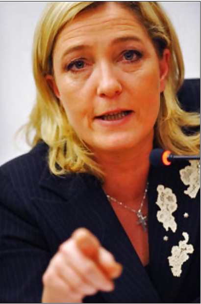 Würde Gerne An Den Füßen Von Marine Le Pen Zu Wichsen #35834510