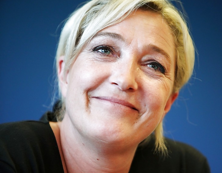 Würde Gerne An Den Füßen Von Marine Le Pen Zu Wichsen #35834518