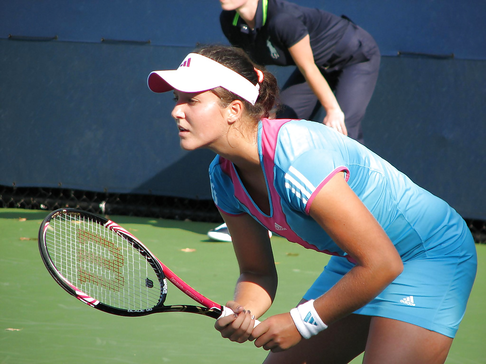 Laura Robson Oncourt #40276432