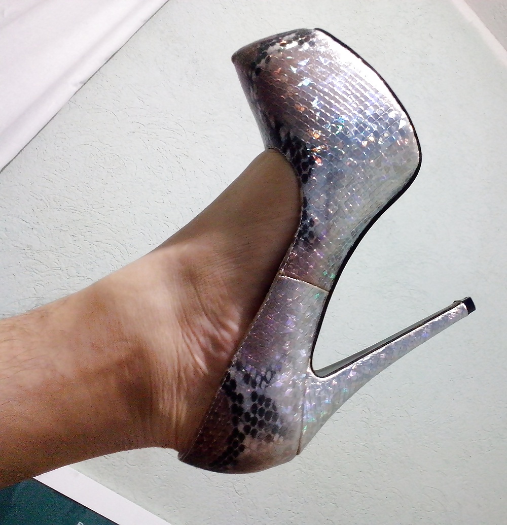 裸足の女性 1
 #28753196