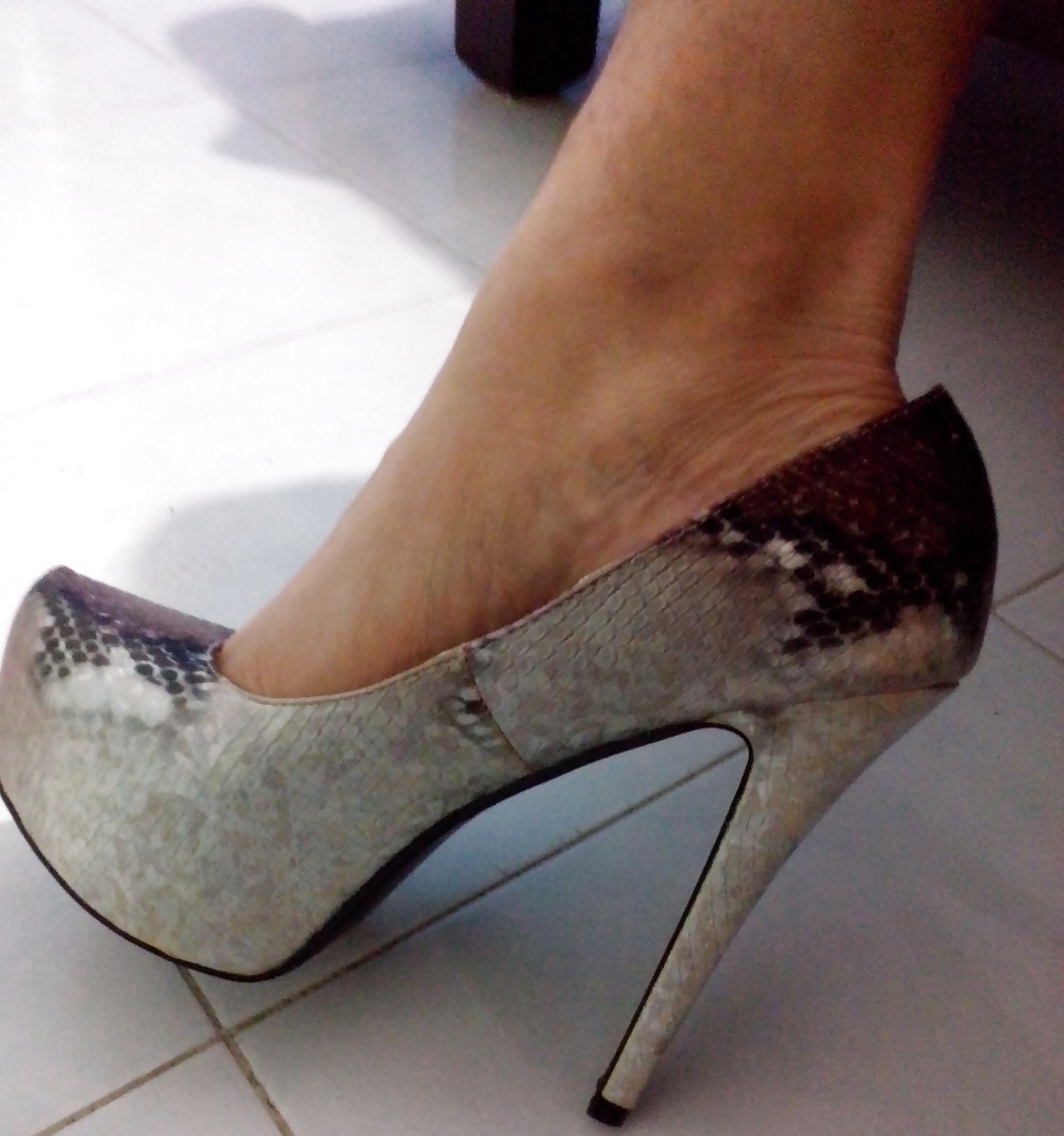 裸足の女性 1
 #28753209