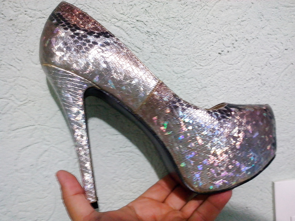 裸足の女性 1
 #28753223