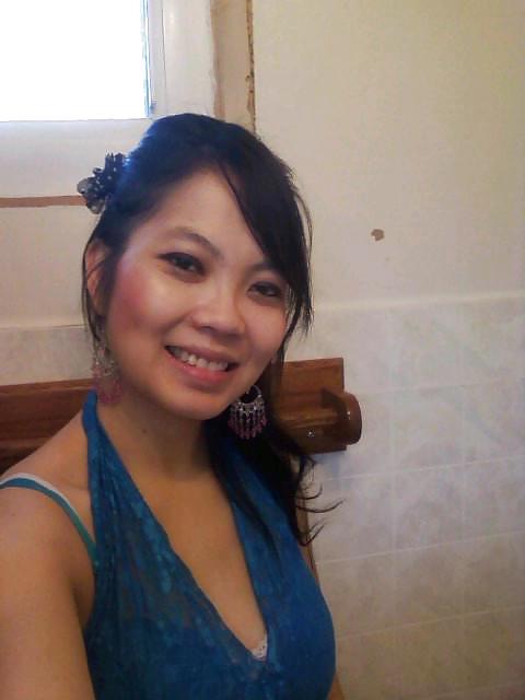 Hmong chica después de la puerta estelar
 #37137576