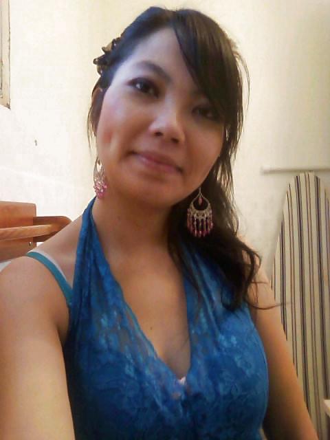 Hmong chica después de la puerta estelar
 #37137578