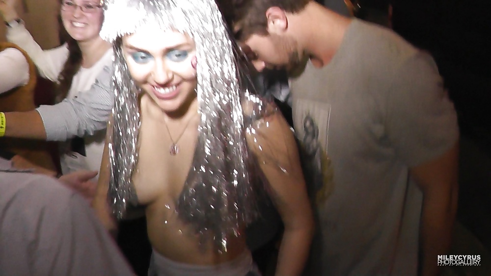 Miley cyrus 2
 #39379947