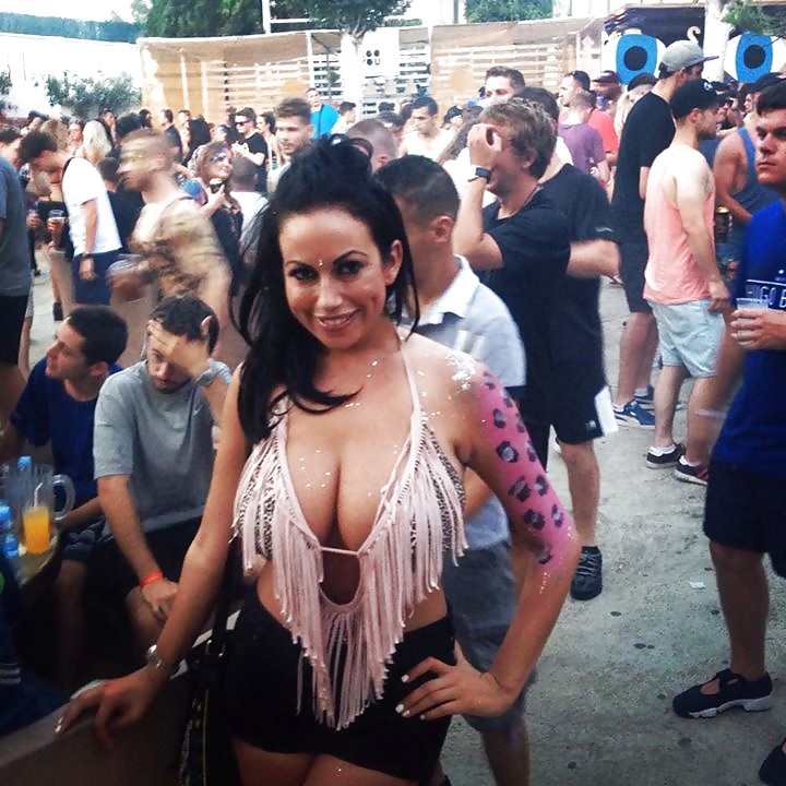 Große Chested Hottie #33426611