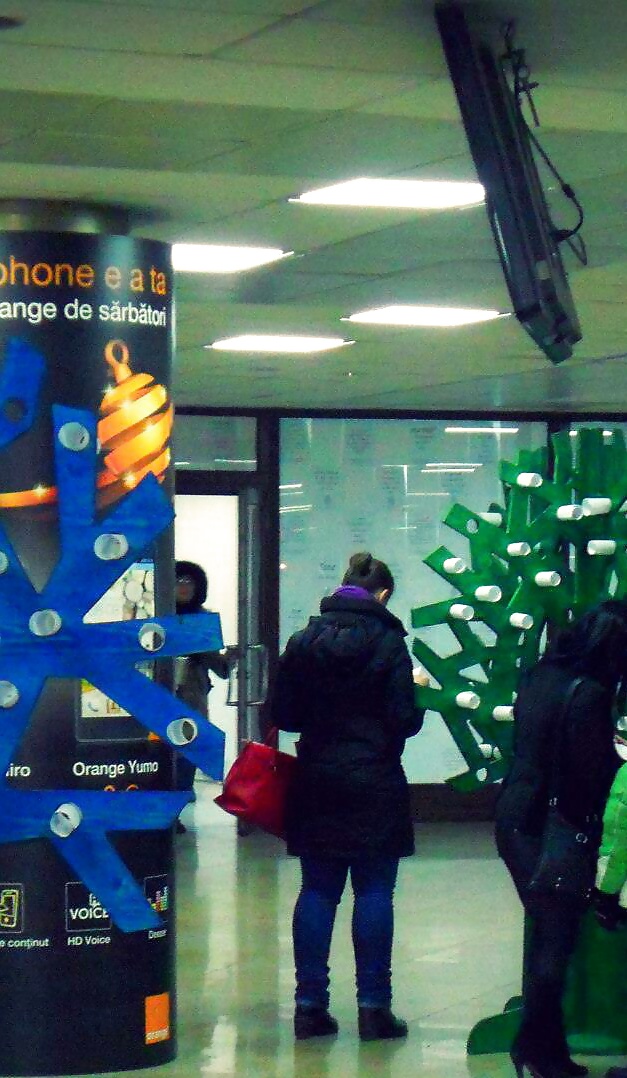 Spion Alt + Jung In Bus, Straßenbahn, Tren Rumänisch #25111158