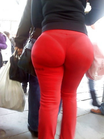 Cándida enorme culo rojo transparente de spandex
 #29834135