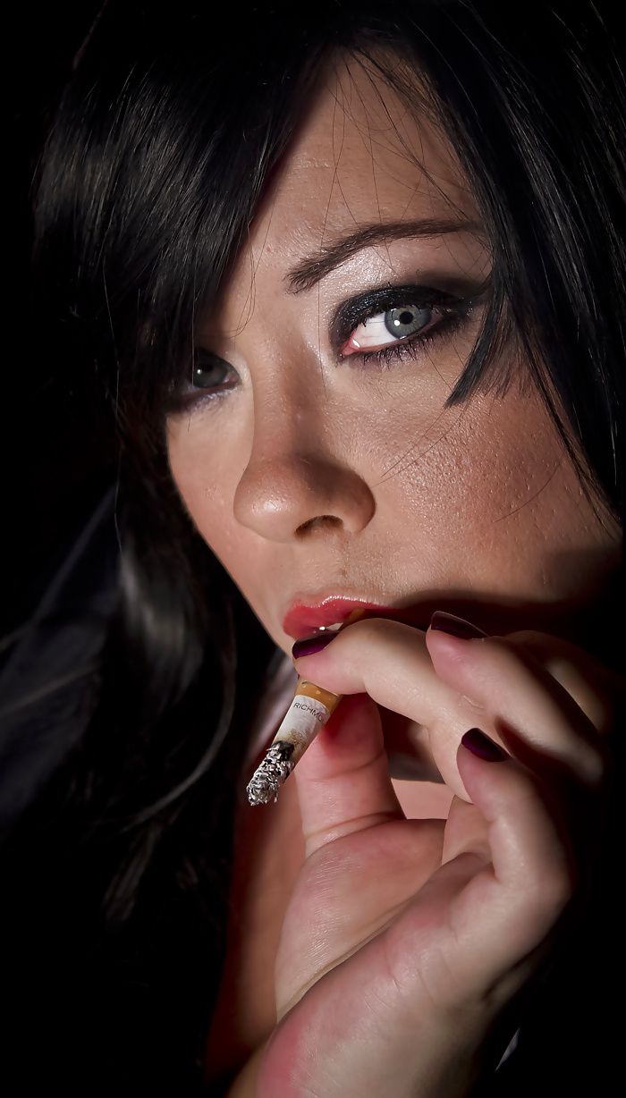 ティナ・スヌアのセクシーな服装と喫煙 - bbw fetish 
 #35077590
