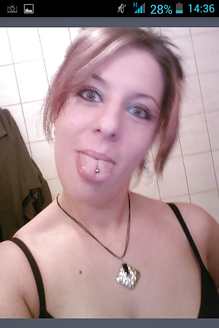 Piercing de chienne badoo 2
 #35279704