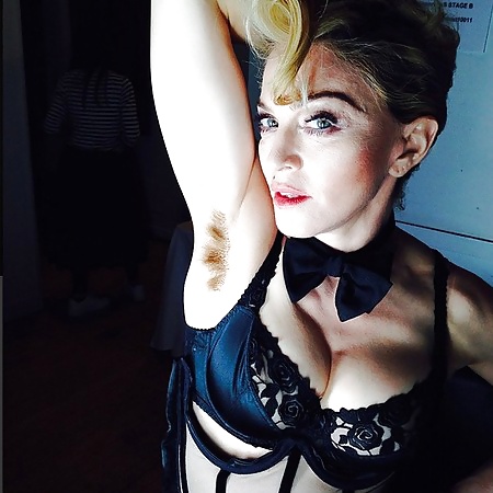 Madonna axilas peludas #30428329