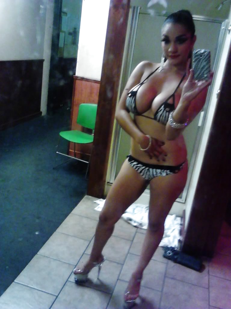 Chichona mostrandonos panocha y todo
 #29117960