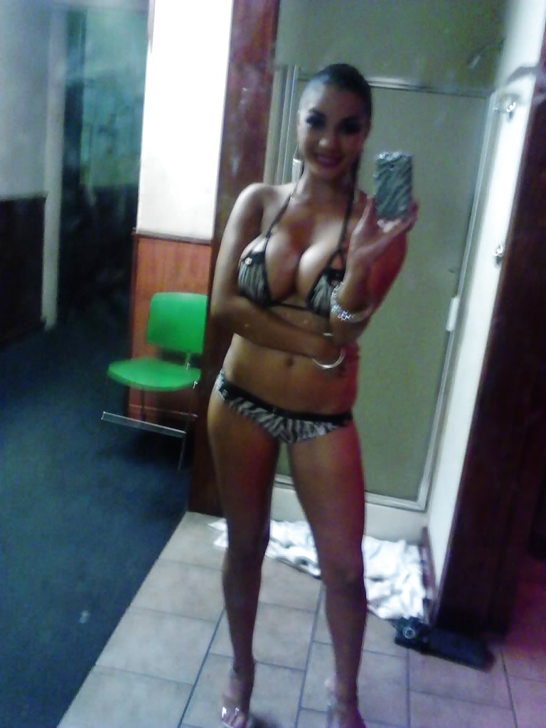 Chichona mostrandonos panocha y todo
 #29117963