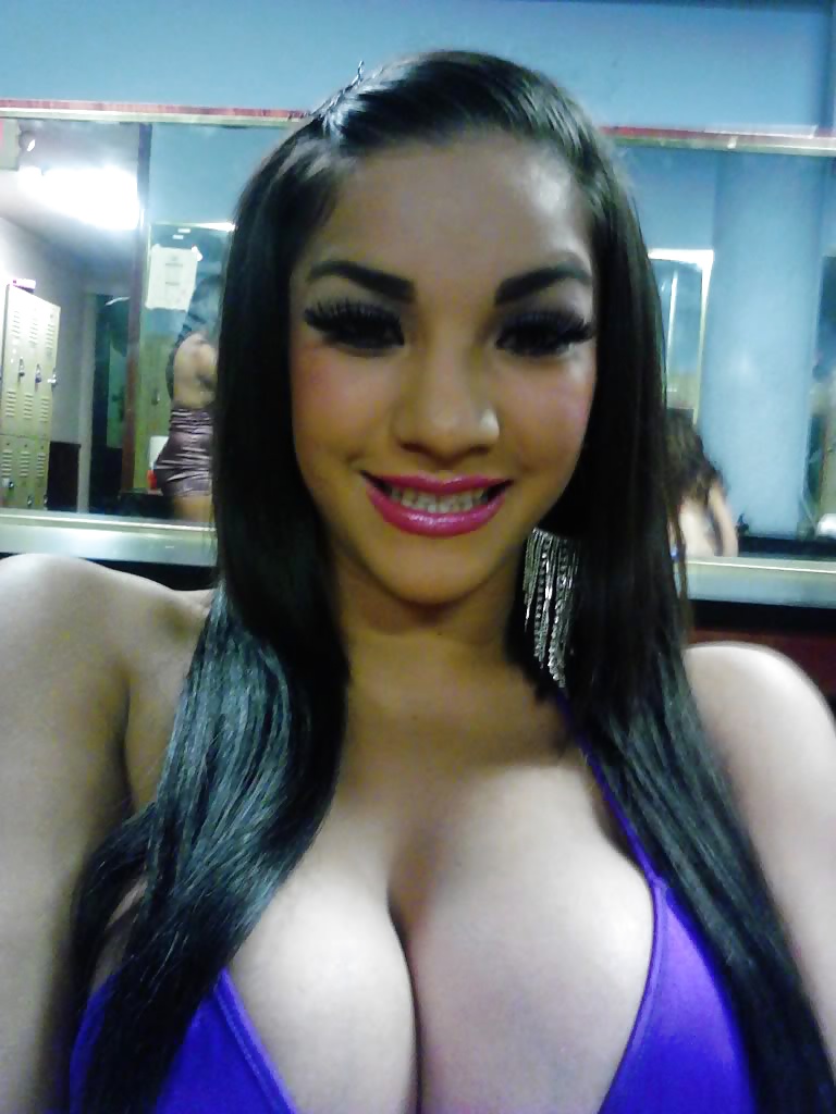 Chichona mostrandonos panocha y todo
 #29118032