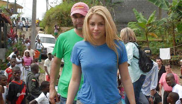Shakira  #32320359