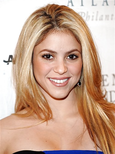 Shakira #32320438