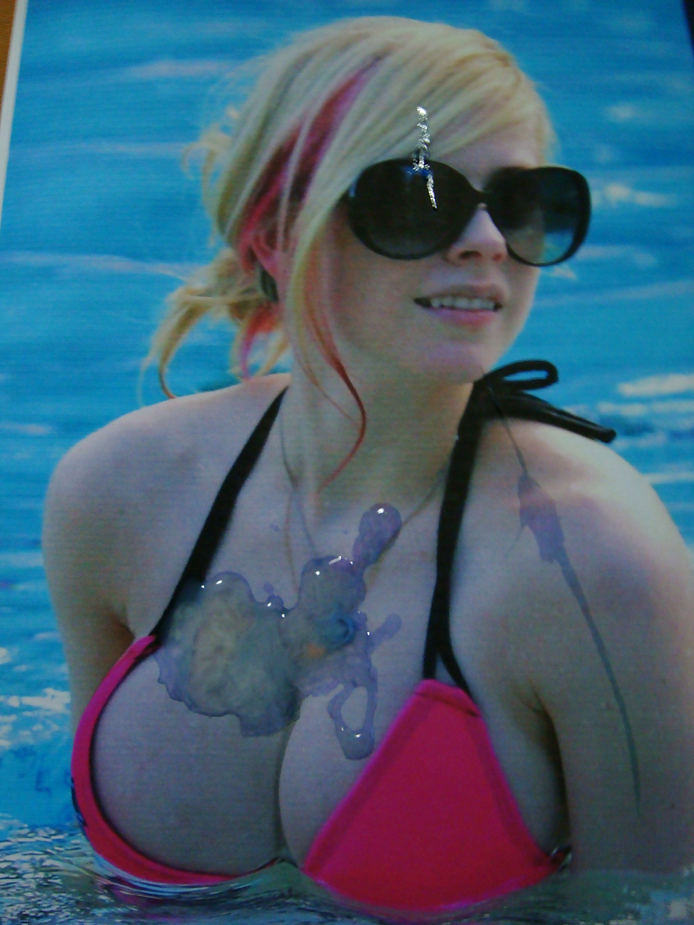 Avril cums #37132354