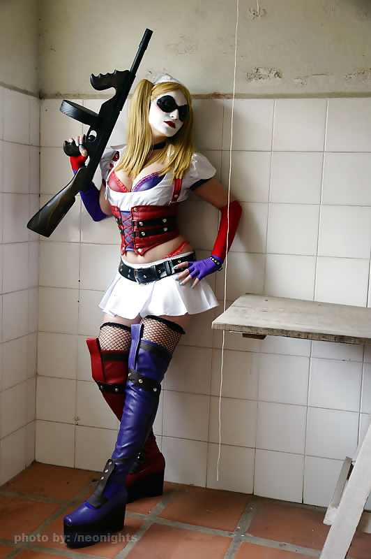 Sexy Harley Quinn Cosplay #27687551
