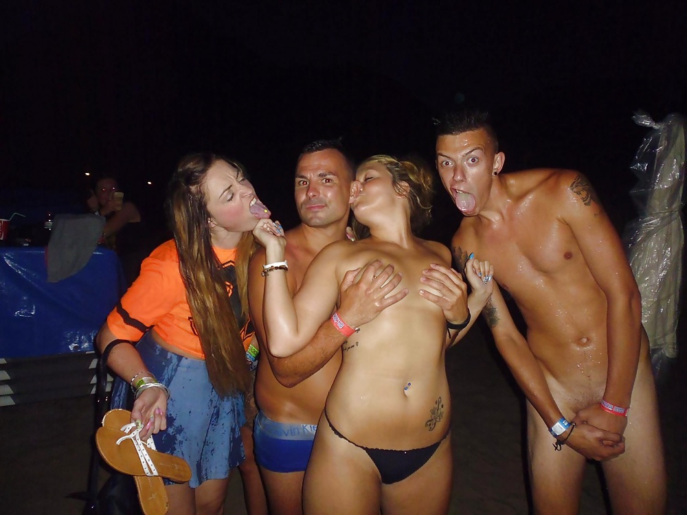 Cosas calientes con otros
 #27930282