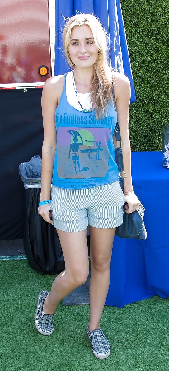 アマンダ・ジョイ・ミハルカ
 #23512542