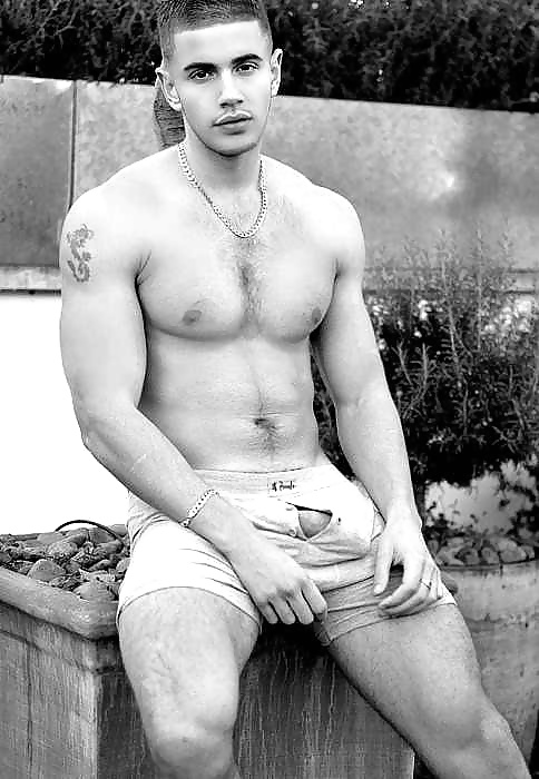 私の頭の中にはセクシーな男たちがいます...。
 #26057937