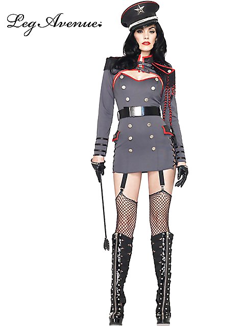 Mujeres en uniforme
 #36826082