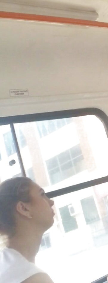 Espía viejo + joven en autobús, tranvía y metro rumano
 #33981345
