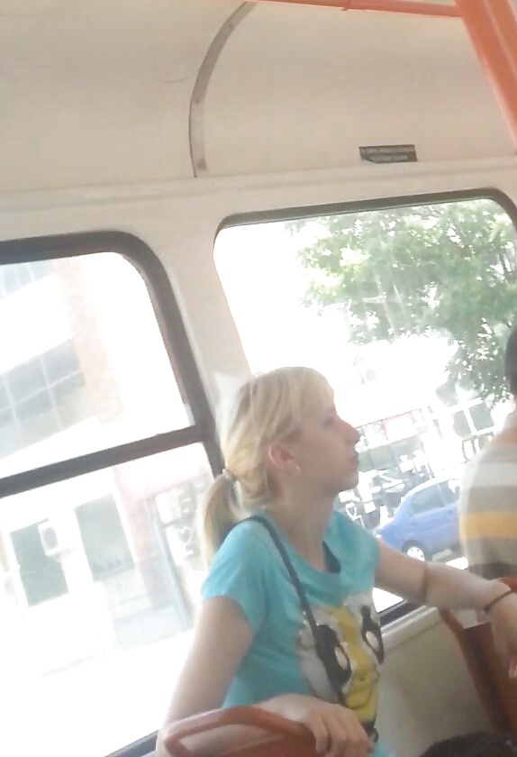 Spion Alt + Jung In Bus, Straßenbahn Und U-Bahn-rumänisch #33981349
