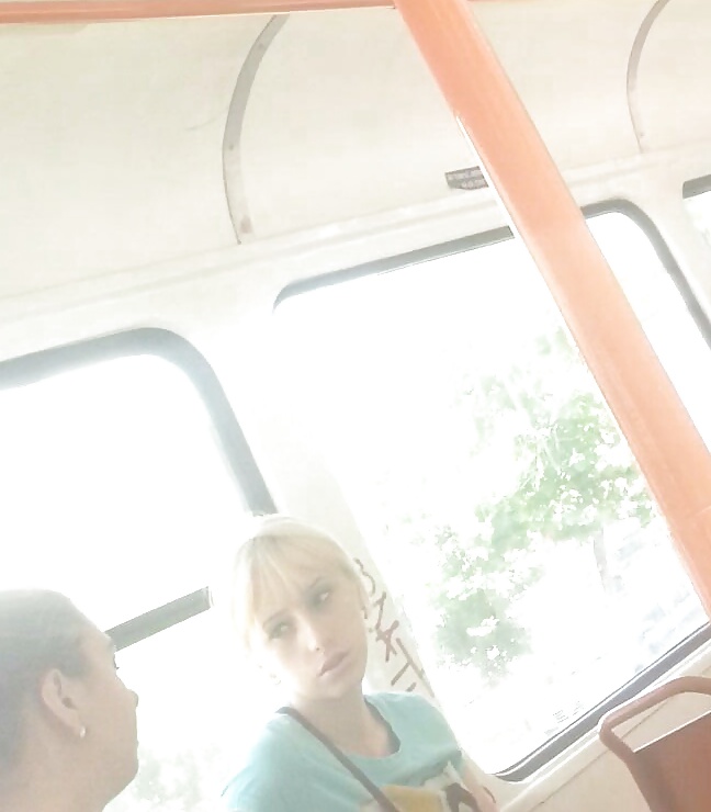 Spion Alt + Jung In Bus, Straßenbahn Und U-Bahn-rumänisch #33981382