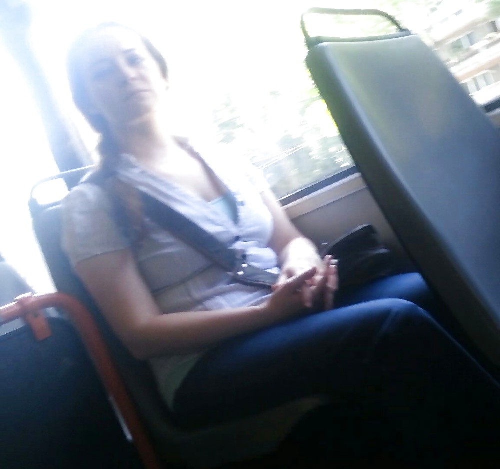 Spion Alt + Jung In Bus, Straßenbahn Und U-Bahn-rumänisch #33981387