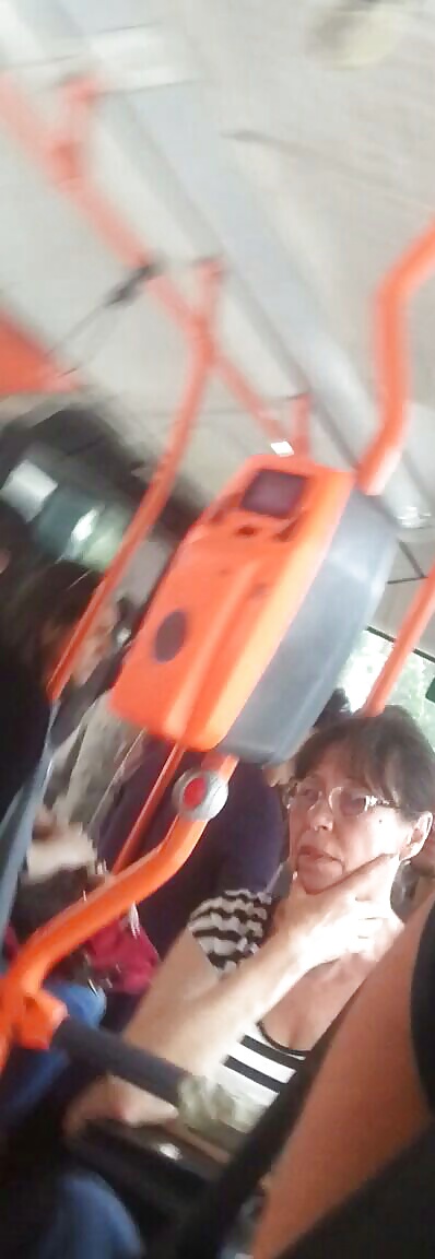 Spion Alt + Jung In Bus, Straßenbahn Und U-Bahn-rumänisch #33981438