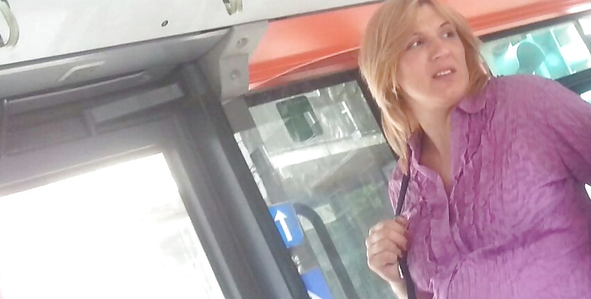 Spion Alt + Jung In Bus, Straßenbahn Und U-Bahn-rumänisch #33981442