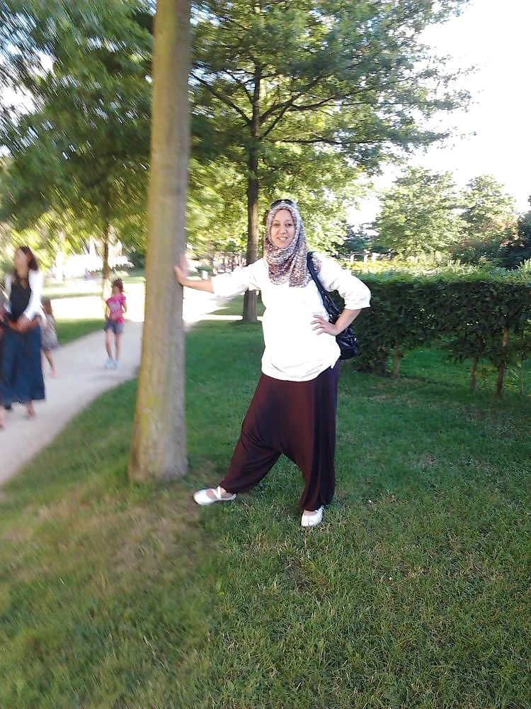 Samira vous demande de venir la baiser comme une chienne
 #23099891