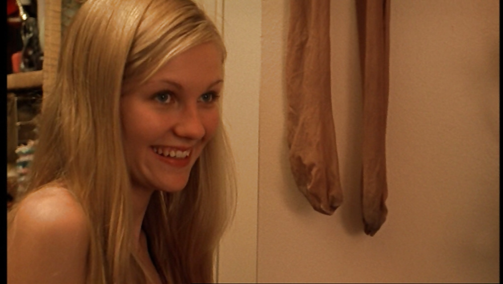 Kirsten Dunst smiling in front of her stinky worn pantyhose #30557531
