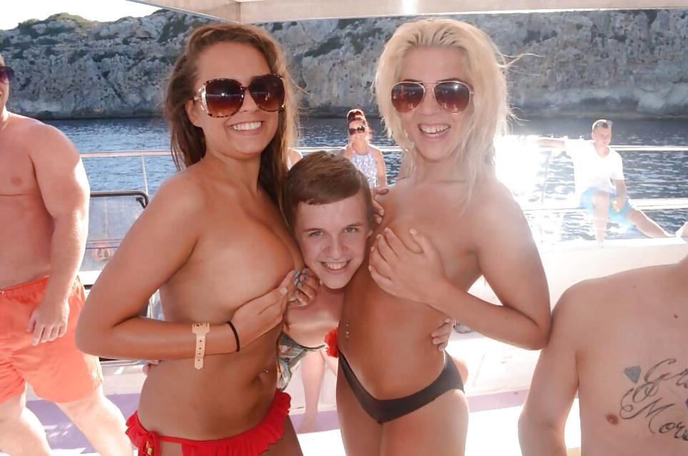 休日の痴女たち 7
 #28298940