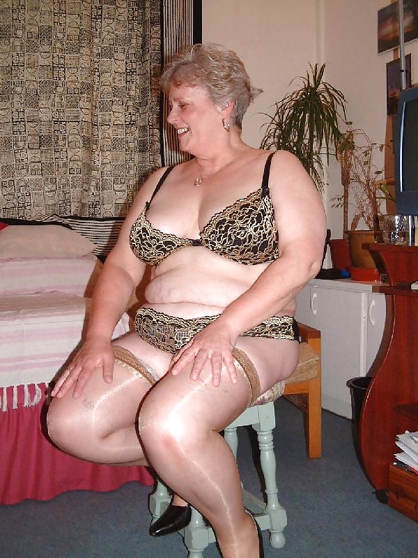 ハイヒールを履いた大人たち
 #32006241
