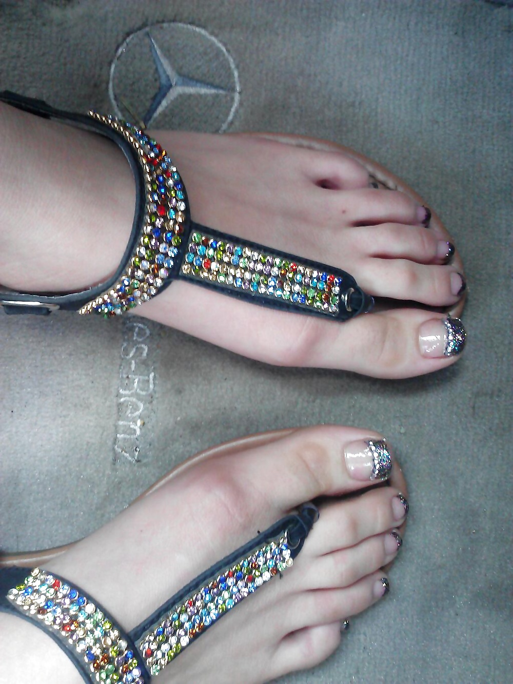 Just beautiful feet and toes, no faces... #27928306