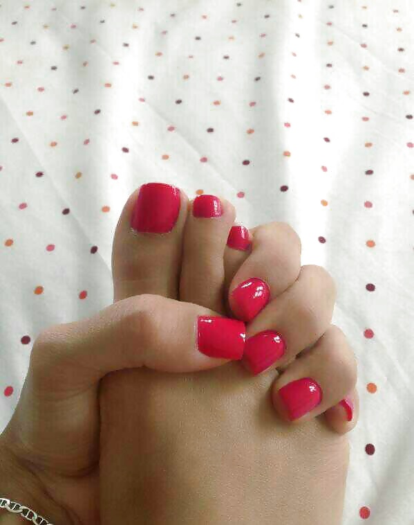 Just beautiful feet and toes, no faces... #27928350