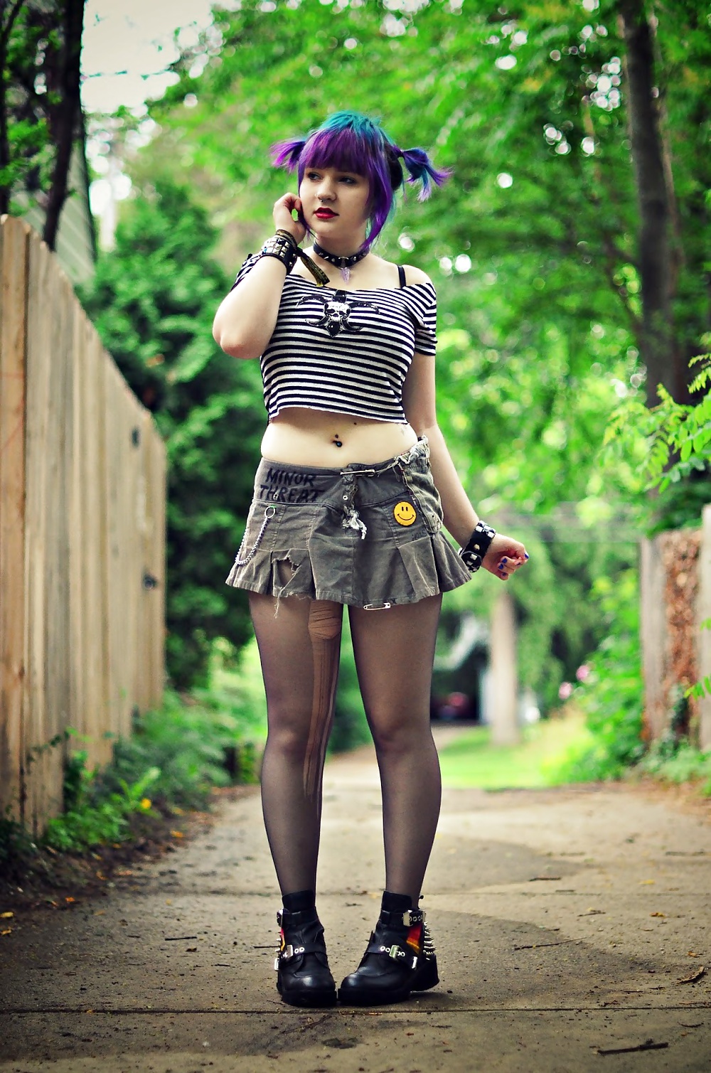 キュートなパンクロッカー
 #27683057