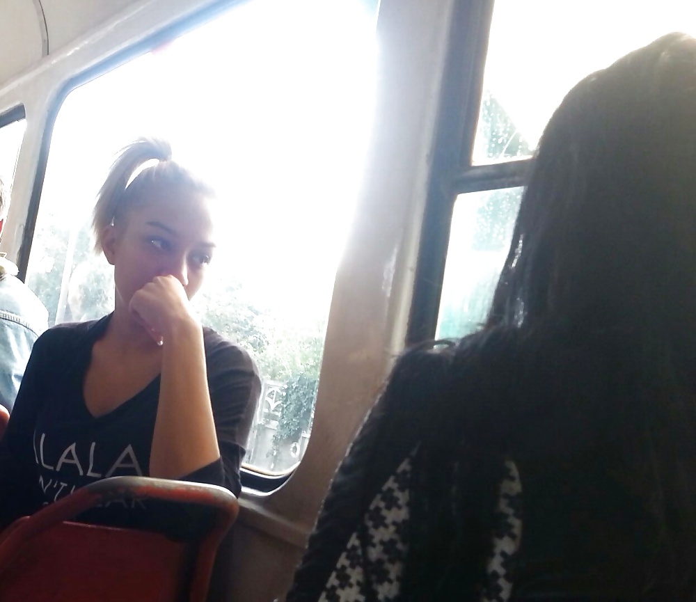 Espiar a los jóvenes sexy en el autobús y el tranvía rumano
 #29784245