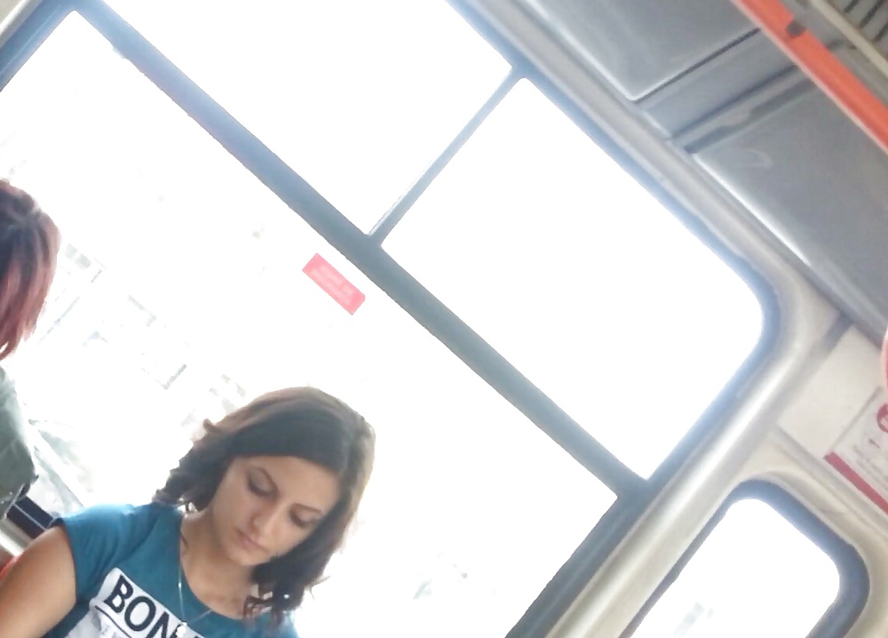 Espiar a los jóvenes sexy en el autobús y el tranvía rumano
 #29784251