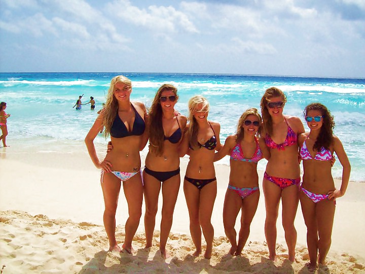 Facebook teen babes 15 ragazze del college n bikini
 #33781332
