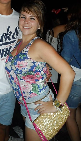 Rubia con dos razones
 #25898157