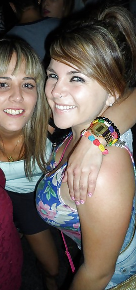 Rubia con dos razones
 #25898164