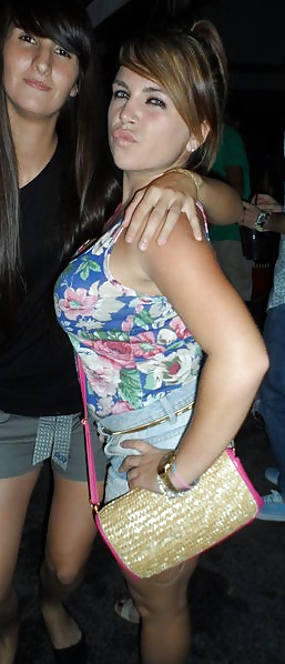 Rubia con dos razones
 #25898172