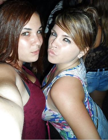 Rubia con dos razones
 #25898176