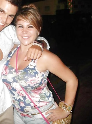 Rubia con dos razones
 #25898193
