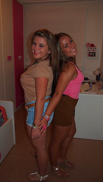Rubia con dos razones
 #25898209